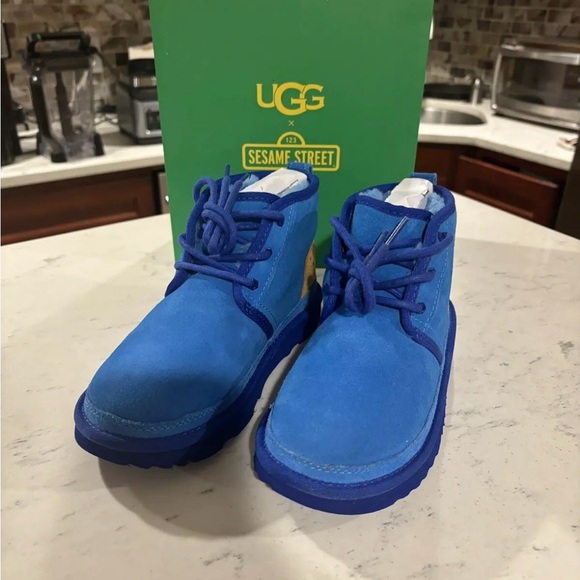 UGG X SESAME STREET Elmo Cookie Monster Blue Little Kids Boots 1-3Y - Picture 4 of 8